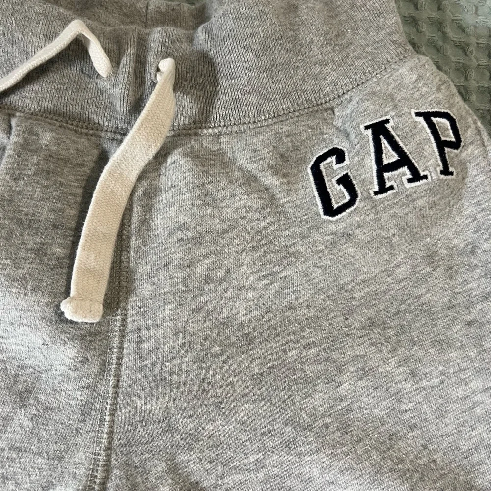 ⭐️3$30⭐️ GAP and Old Navy boys joggers bundle size M - Picture 9 of 10
